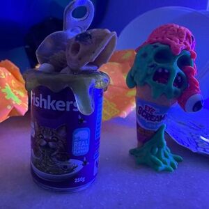 GROSS OUT MINI - zuru Novelty Cat Food Can Figurine with Dripping Slime Accent